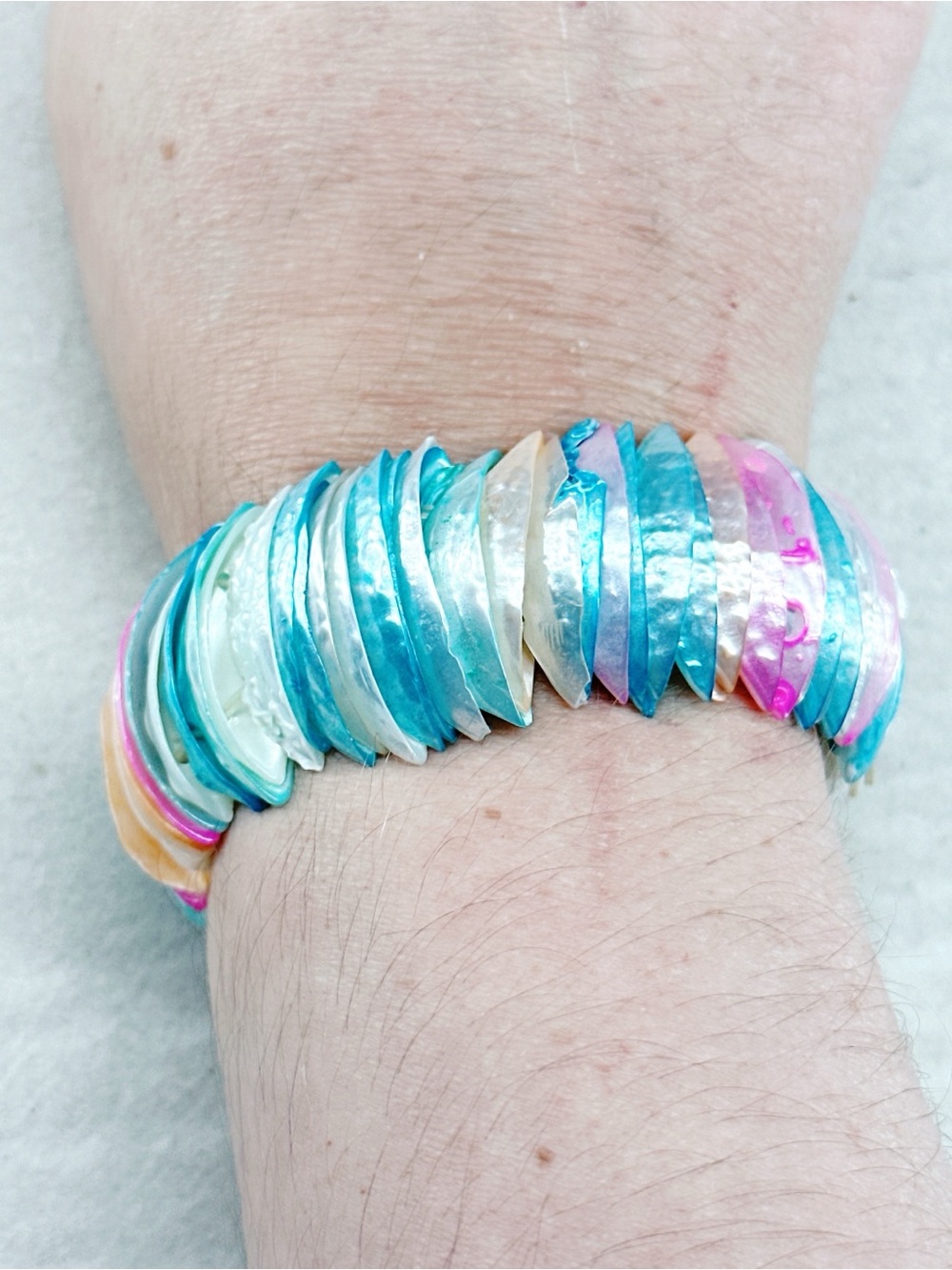 234gc. Pastel Shell Stretch Bracelet